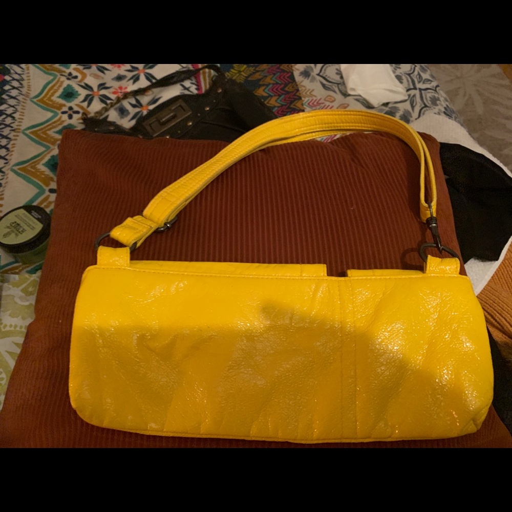 Handbags - Picture 2 of 6